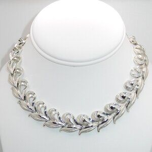 Vintage Silver Tone Leaf Choker - Necklace / Adjustable Length 13" - 17"